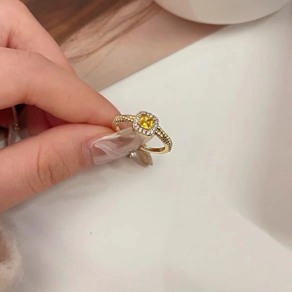 Small sugar yellow diamond ring advanced sense - Picture 3 of 5